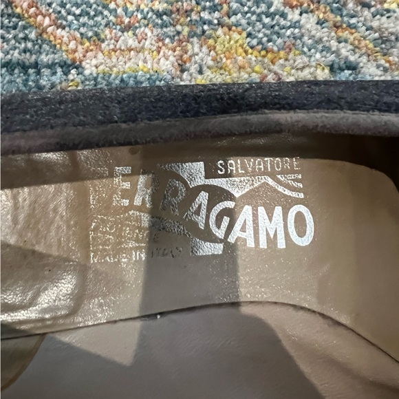 VINTAGE SALVATORE FERRAGAMO velvet textured flats - Picture 6 of 8